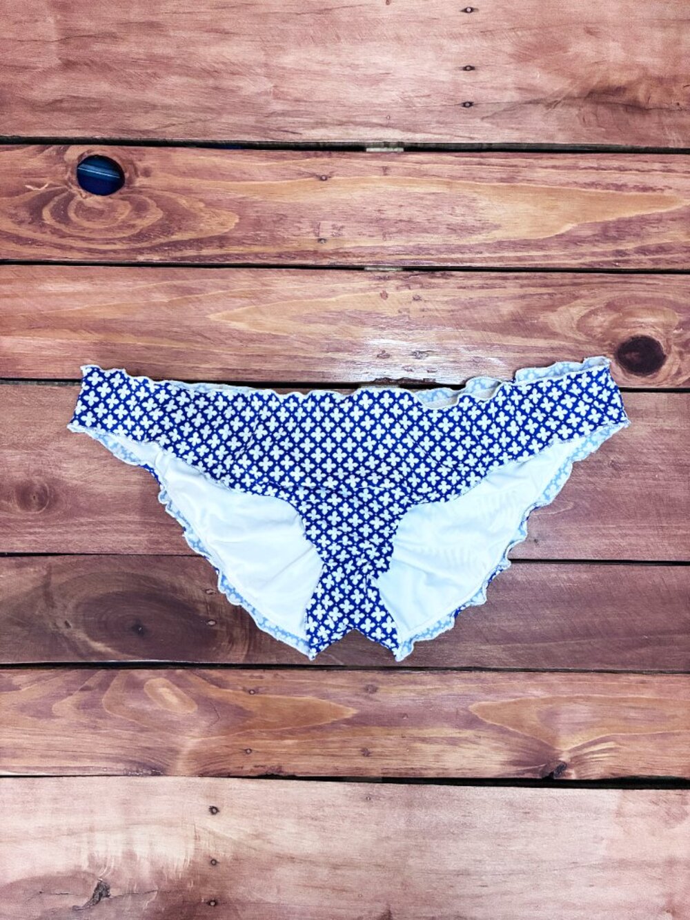 Vintage Y2K Victoria's Secret Blue Geometric Flower Ruffle Bikini Bottom - Large